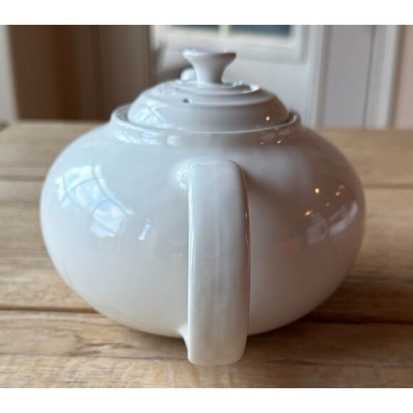 NEW Le Creuset Stoneware Classic Traditional Teapot 1.4 quart 1.3 liters White - Picture 3 of 12
